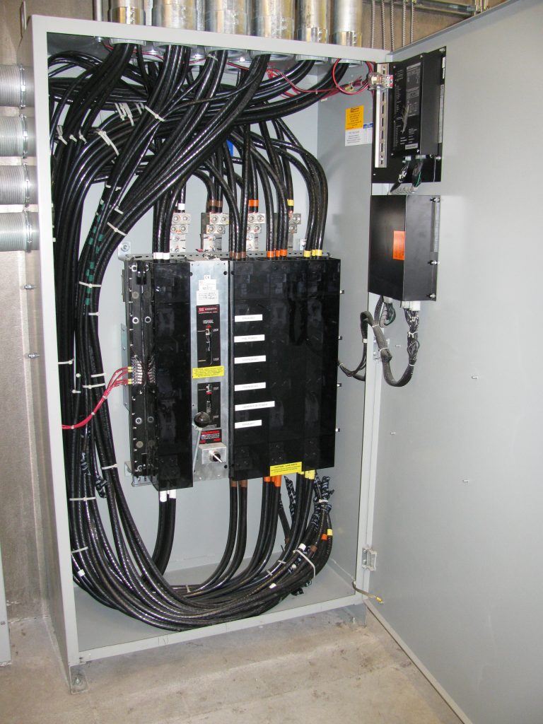 Generator transfer switch with heavy cables