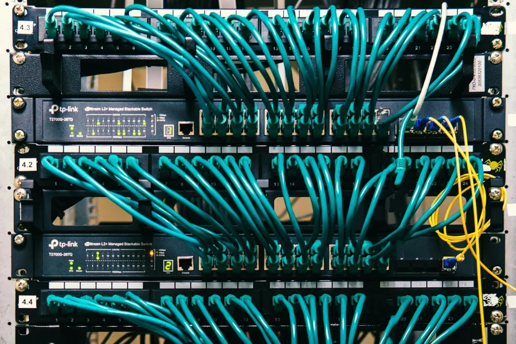 Network switches with fibre and copper patch cables